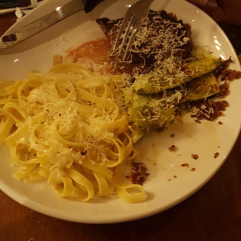 Olive Garden Italian Restaurant signature dishes Fettuccine Alfredo
Angel Hair Pasta
Cheese Ravioli